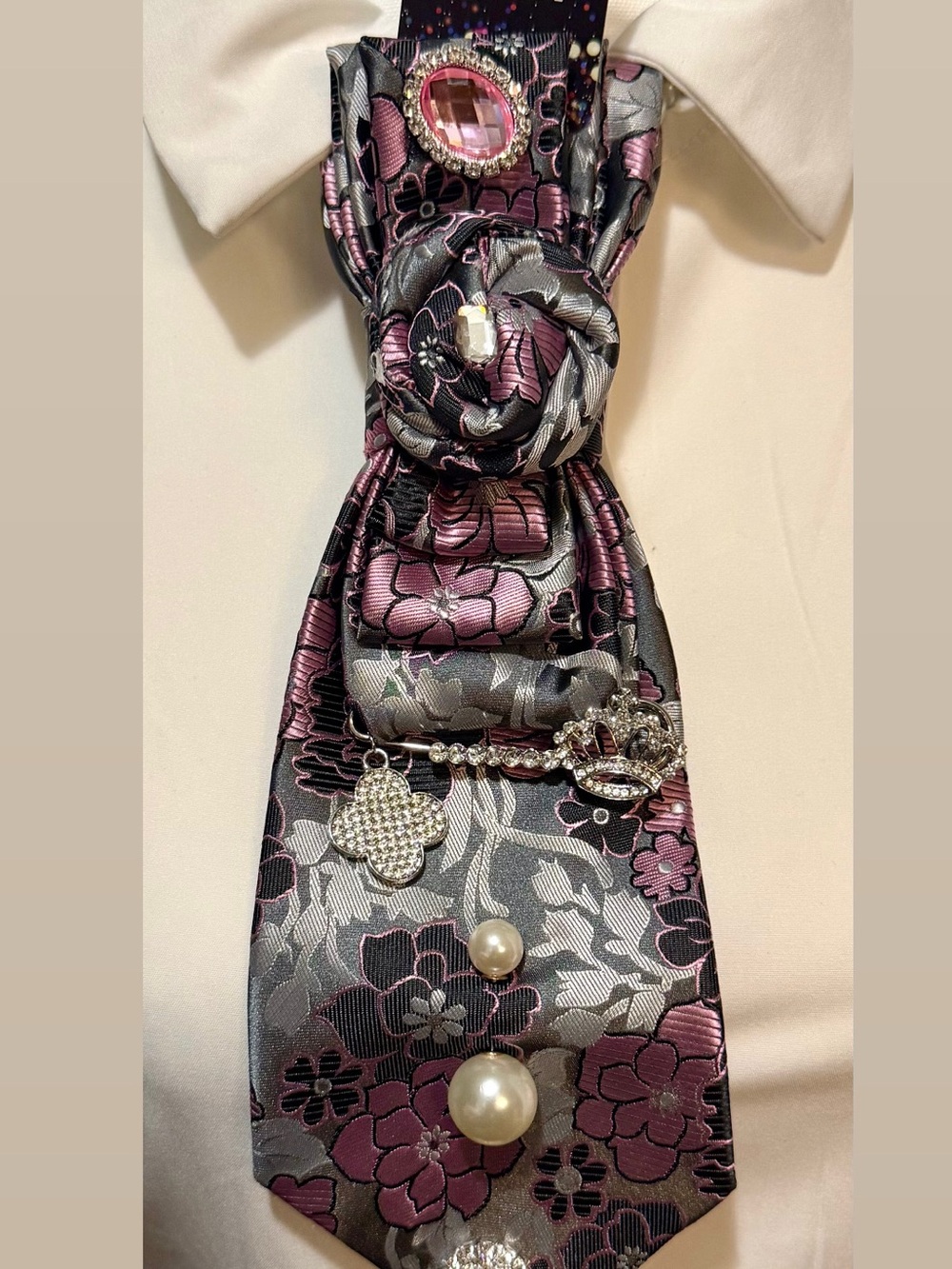 Floral Embellished Tie Necklace in Pink and Silver